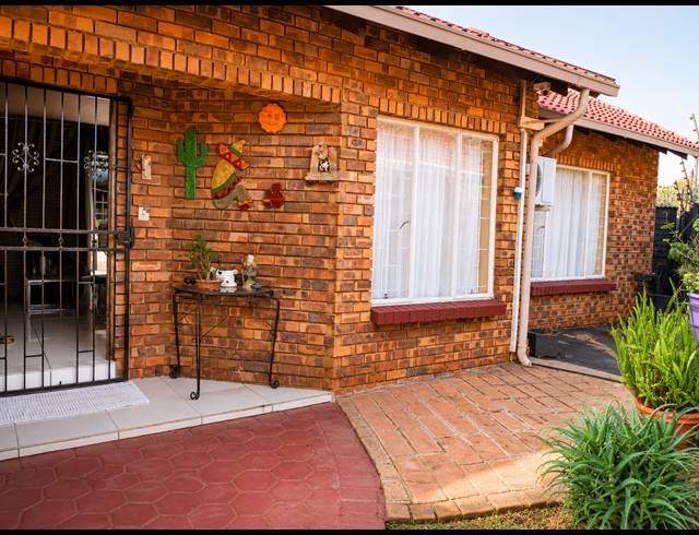 3 BEDROOM HOUSE FOR SALE IN ZWARTKOP